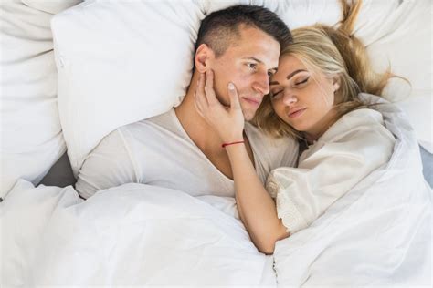 Cosa piace agli uomini a letto: i preliminari sessuali per lui